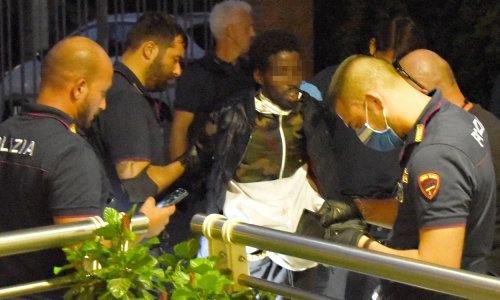 Strava u Riminiju: Uhićen Somalac koji je nožem ozlijedio pet ljudi