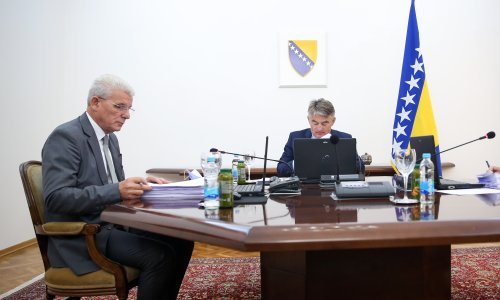 Komšić i Džaferović: Uhićenje državljanina BiH u Srbiji je revidiranje istine o ratu