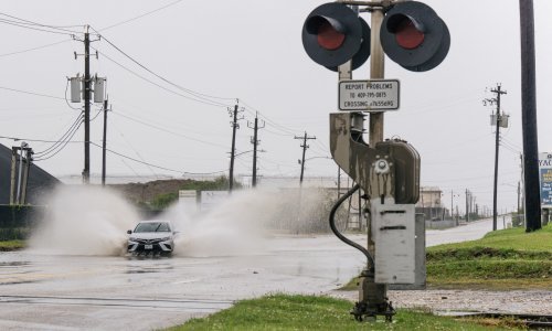 [FOTO/VIDEO] Nicholas iz oluje ojačao u uragan: Navečer bi mogao udariti u obale Teksasa i Louisiane brzinom od 120 kilometara na sat