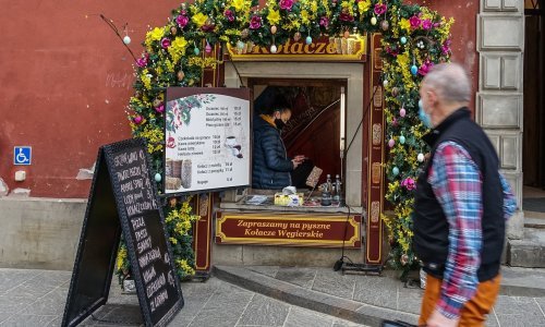 Dnevni broj zaraženih covidom-19 u Poljskoj porastao 70 posto