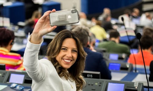 Rasprava u EU parlamentu: 'Nije realno da ćemo za 14 godina voziti samo električna vozila'