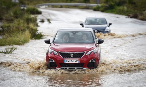 [FOTO/VIDEO] Olujni pljuskovi blokirali promet, jedna osoba nestala, drugu udario grom, a Francusku i danas čekaju velike kiše