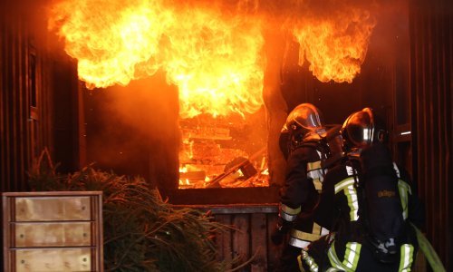 [FOTO] Požar u Španskom: Jedna osoba smrtno stradala, druga u stanju šoka