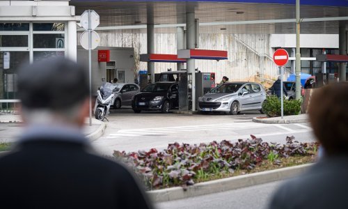U Sloveniji na snagu stupile stroge mjere, neobična situacija na pumpama: Bez dokaza cijepljenja, preboljenja ili testa nema točenja benzina!