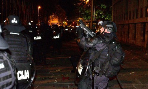 [FOTO/VIDEO] Policija suzavcem i vodenim topom rastjerala prosvjed u Ljubljani
