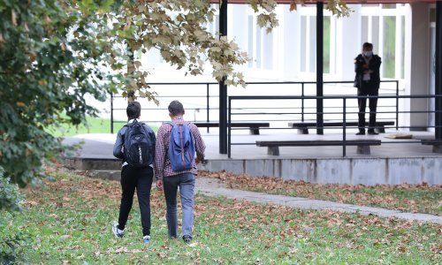 [FOTO] Roditelji čije dijete u školu dolazi bez maske pozvani u Centar za socijalnu skrb