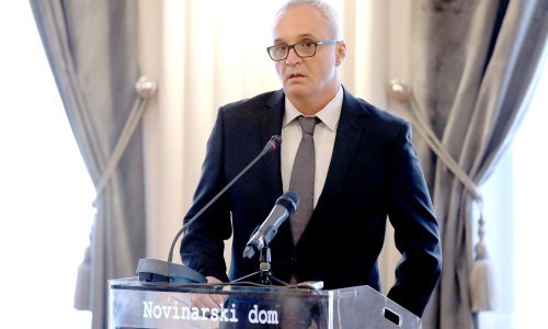 HND o Krapinskim Toplicama: Onima koji novinare sada nazivaju hijenama i 'Hitlerovim ljudima' možemo poručiti da se Hitler dočepao vlasti upravo nasiljem i uličnom, batinaškom demokracijom