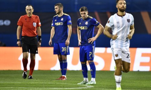 [FOTO] GOOOL!!! Dinamo poklonio West Hamu dva gola; Englezi poveli nakon katastrofalne greške Theophilea Catherinea pa povećali vodstvo golom kroz noge Livakoviću