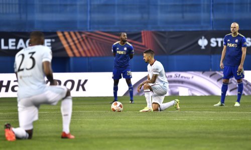 Navijači Dinama izviždali West Ham zbog klečanja, a porciju je dobio i Nikola Vlašić; bijesni Englezi preko društvenih mreža poručuju: 'Nema promjena u nekim dijelovima Europe...'