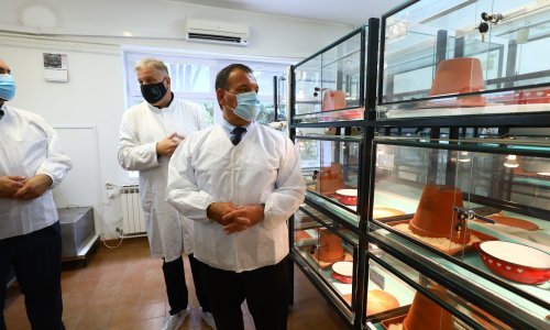 [FOTO/VIDEO] Beroš posjetio lokaciju buduće tvornice Imunološkog zavoda u Brezju, već sljedeće godine kreće proizvodnja zmijskog protuotrova