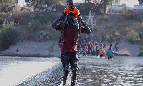 Više od 10 tisuća Haićana spava pod mostom na granici SAD-a i Meksika