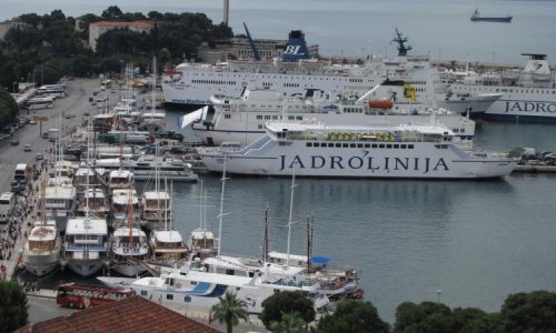 Auto upalo u more, otac i kćer spašeni