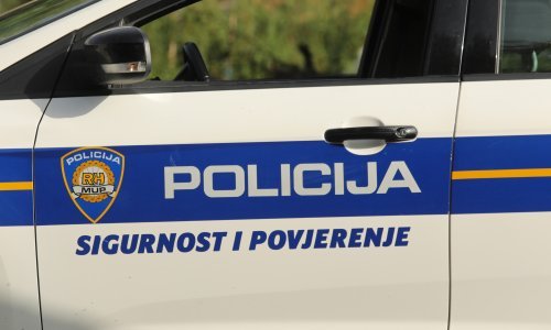 Prevrnuo se traktor na nizbrdici; vozač prevezen u bolnicu u Čakovcu