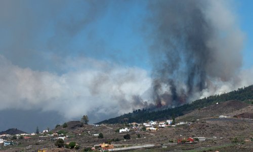[FOTO/VIDEO] Erumpirao vulkan na španjolskom otoku La Palmi, uzdigao se golemi stup dima