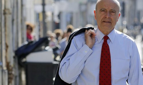 Fillon pod pritiskom da napusti utrku, Juppe stoji bolje u anketi