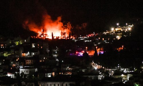 Buknuo šumski požar blizu Atene, stanovnici evakuirani