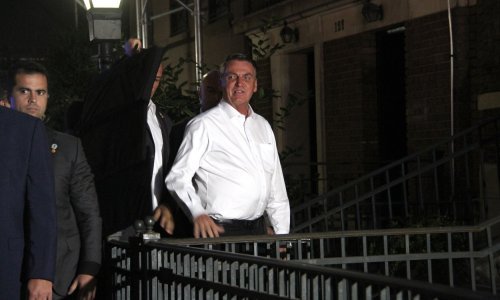 Brazilski predsjednik Bolsonaro nije mogao ući u restoran u New Yorku jer nije cijepljen, završio s komadom pizze na ulici
