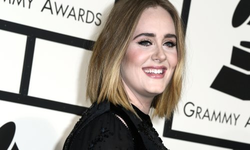 Dramatična i avangardna igra Adele: Zadivila modnim izdanjem