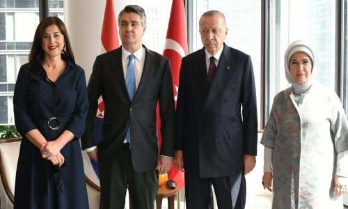 Elegantna prva dama: Sanja Musić Milanović bira provjerene modne kombinacije, a ovom haljinom nije mogla pogriješiti