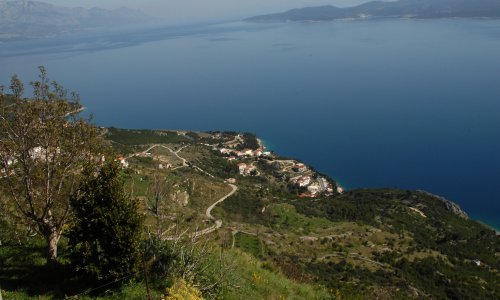 Poljaka u čamcu na napuhavanje vjetar i more odvukli gotovo do Brača; spašen je, ali će platiti kaznu