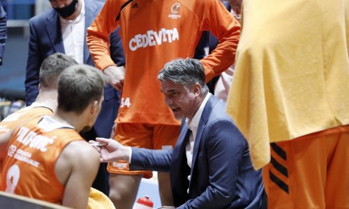 [FOTO] Kakav start legendarnog Mulaomerovića na klupi ambicioznog kluba na čelu s moćnim hrvatskim poduzetnikom: Vidjela se nervoza kod igrača, ali...