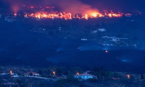 [FOTO/VIDEO] Sve se pretvorilo u tragediju: Vulkan na Kanarima izbacuje lavu, pepeo prekriva okolinu
