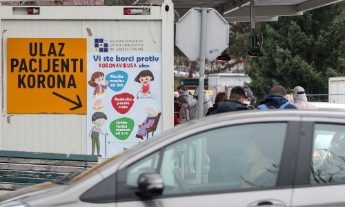 Pokvarenim jajima zasuli punkt za covid testiranja, Šostar zgrožen