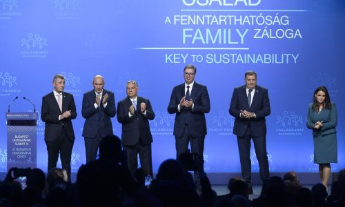 Orban na samitu okupio šaroliku desničarsku ekipu: Pence se nada zabrani pobačaja u SAD-u, Dodik kritizira sebičnu Europu, a Vučić žali zbog popularnosti ljubimaca na društvenim mrežama