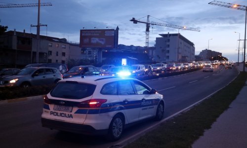 Oprez s prevarantima: Dvojica u Splitu starcu na ulici ponudila jeftine mobitele pa ga 'olakšali' za nekoliko tisuća kuna