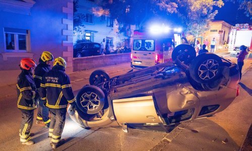 [FOTO/VIDEO] U sudaru dvaju automobila dvije osobe ozlijeđene