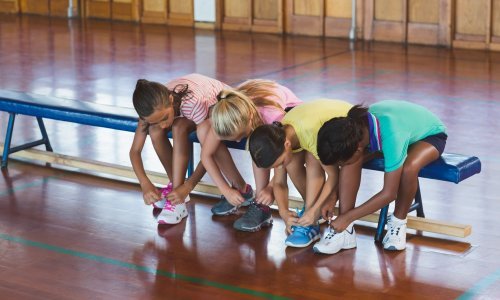 Muku mučite s odabirom sportske obuće za vaše dijete? Doznajte kako odabrati savršeni model!