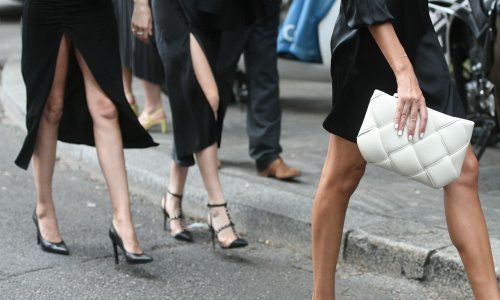 [FOTO] Kakve torbe i cipele se nose ove jeseni? Trendeseterice s ulica Milana donose nam svježu dozu inspiracije