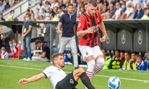 [FOTO] Milan u završnici stigao do tri boda te privremeno zasjeo na vrh Serie A; prvijenac za 'Rossonere' zabio je sin legende kluba