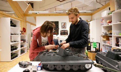 [VIDEO/FOTO] Otvara se prva tenkovska igraonica na svijetu. Za 30-ak kuna moći ćete  zapovijedati njemačkim Tigerom ili američkim Shermanom