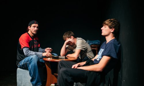 Nova premijera u KunstTeatru – Ti si prvi hrabar