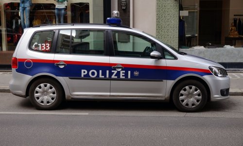 Nekoliko ljudi ozlijeđeno u prevrtanju autobusa u jugoistočnoj Austriji