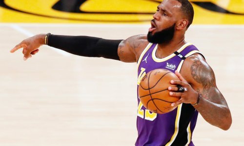 Po mnogima najbolji košarkaš današnjice LeBron James 2011. je imao dvije konkretne ponude za prelazak u drugi sport o kojima je ozbiljno razmišljao, ali...