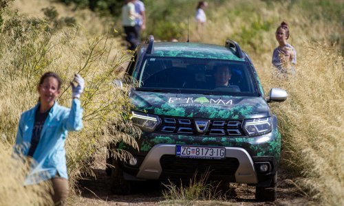 [FOTO] Dacia Duster i Boranka: Nastavak 'prirodne' suradnje u pošumljavanju opožarenih područja