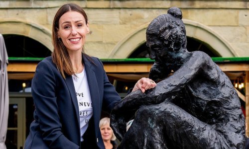 Nova BBC-jeva serija 'Vigil' prikovat će vas za male ekrane: Evo što se dogodi kada pomiješate misteriju, klaustrofobiju i odlična glumačka imena