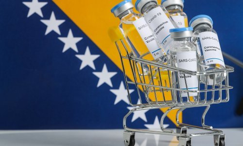 U Sarajevu migrantima preporučuju cijepljenje AstraZenecom kako bi lakše mogli prijeći u Hrvatsku