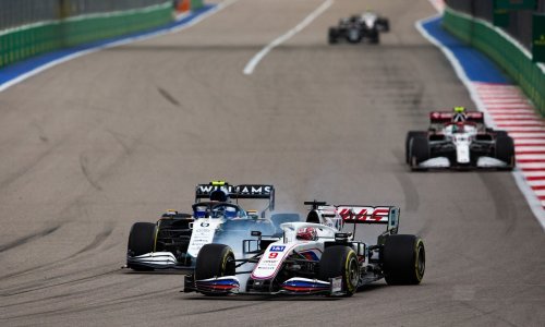 Zločesti dečko Formule 1 je nepopravljiv; opet je to napravio, bilo je i psovanja, a uslijedila je nova poruka upozorenja