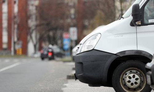 Pokušaj otmice djeteta kod Zadra: Muškarac i žena mamili dječaka u kombi. Kada je odbio htjeli ga strpati unutra, no dječak je pobjegao