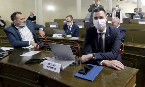 Problemi u kasne sate: Nakon cijelog dana ZG oporba demonstrativno napustila Skupštinu. HDZ tvrdi: Predsjednik i član Uprave Zagrebačkog holdinga Vuković i Samodol dali su ostavke
