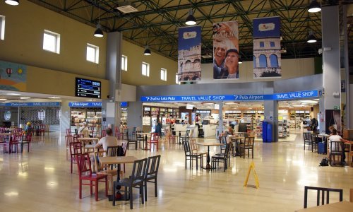 Incident u Zračnoj luci Pula: Zbog problema s ulaskom u zrakoplov četvorica navijača Dinama izazivala nerede, uhićeni su