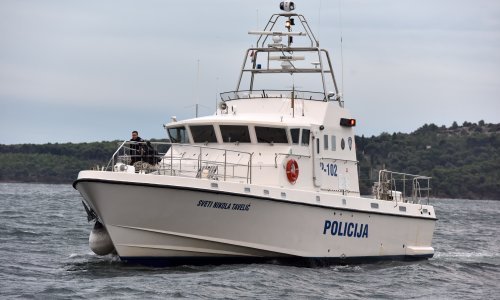 Na Viru izgorjela tri broda; nema ozlijeđenih i more nije onečišćeno