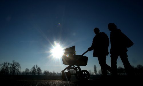 Dobre vijesti za mlade mame i tate: Puna plaća tijekom cijelog porodiljnog