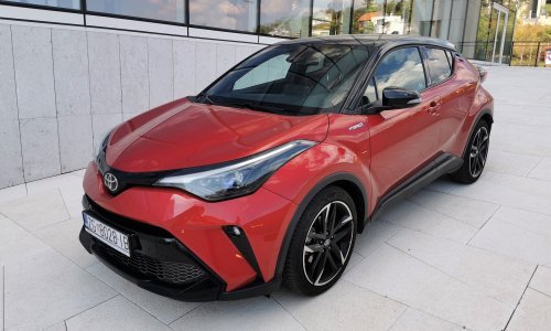 [FOTO/VIDEO] Vozili smo Toyotu C-HR GR SPORT, hibridni sportski crossover izvanrednog dizajna i sportskih detalja