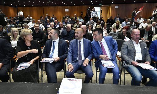 [FOTO] Hrvatskim suverenistima pridružile se još tri desne stranke: 'Ovo je gruda koja će se pretvoriti u lavinu'