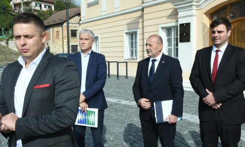 Medved u Hrvatskoj Kostajnici: Gradnja nasipa, sanacija vrtača i vodoopskrba za županiju