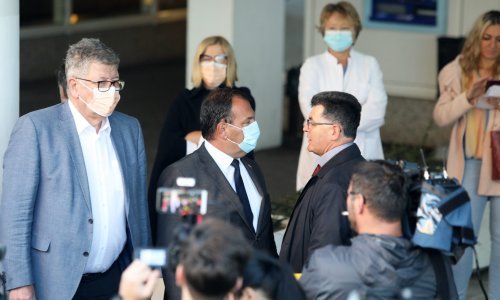 Prijavljeni organizator i dvojica prosvjednika ispred KBC Zagreb